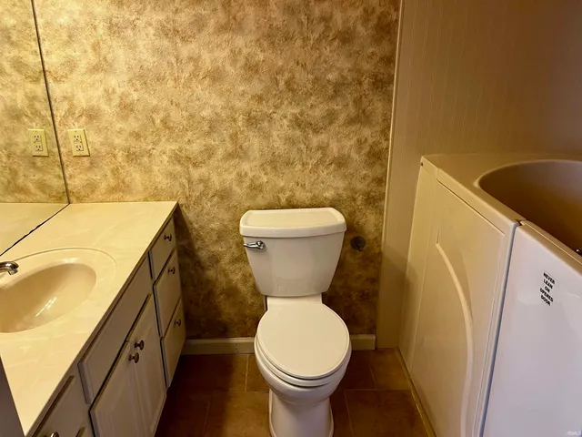 $235,000 | 14 Cobblestone Boulevard, Gas City, IN 46933