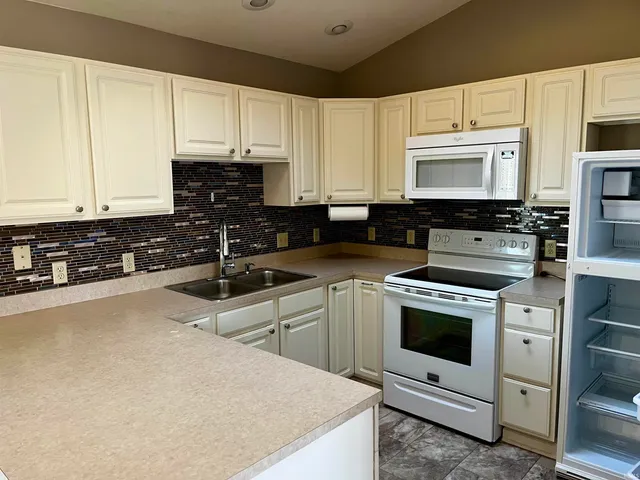 $235,000 | 14 Cobblestone Boulevard, Gas City, IN 46933