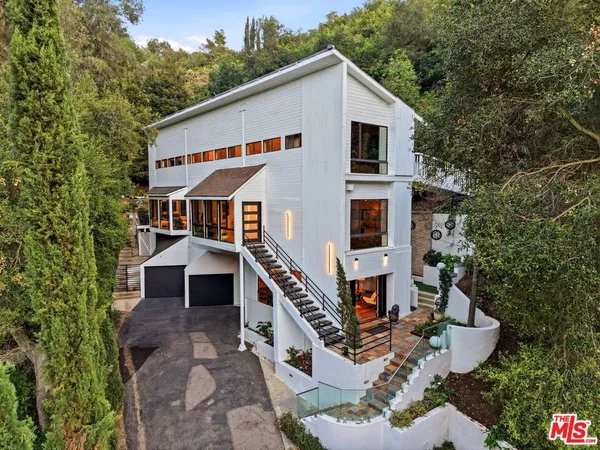 $2,649,000 | 2350 Benedict Canyon Drive, Beverly Hills, CA 90210
