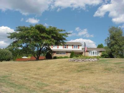 873 Passer Road Coopersburg, PA 18036 - Photo 2 of 8 Driving up the driveway to this well built Schnellman home.