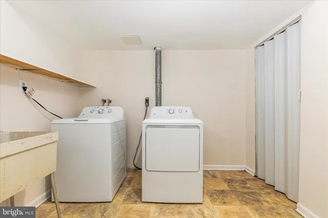 $590,000 | 4432 Chase Park Court, Annandale, VA 22003