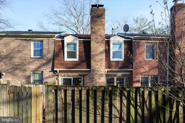 $590,000 | 4432 Chase Park Court, Annandale, VA 22003