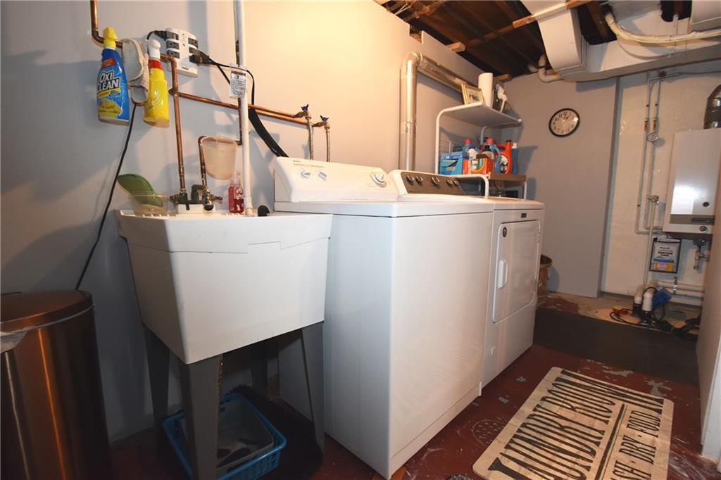 541 Haverhill Road Pittsburgh, PA 15228 - Photo 18 of 28 a utility room with dryer and washer