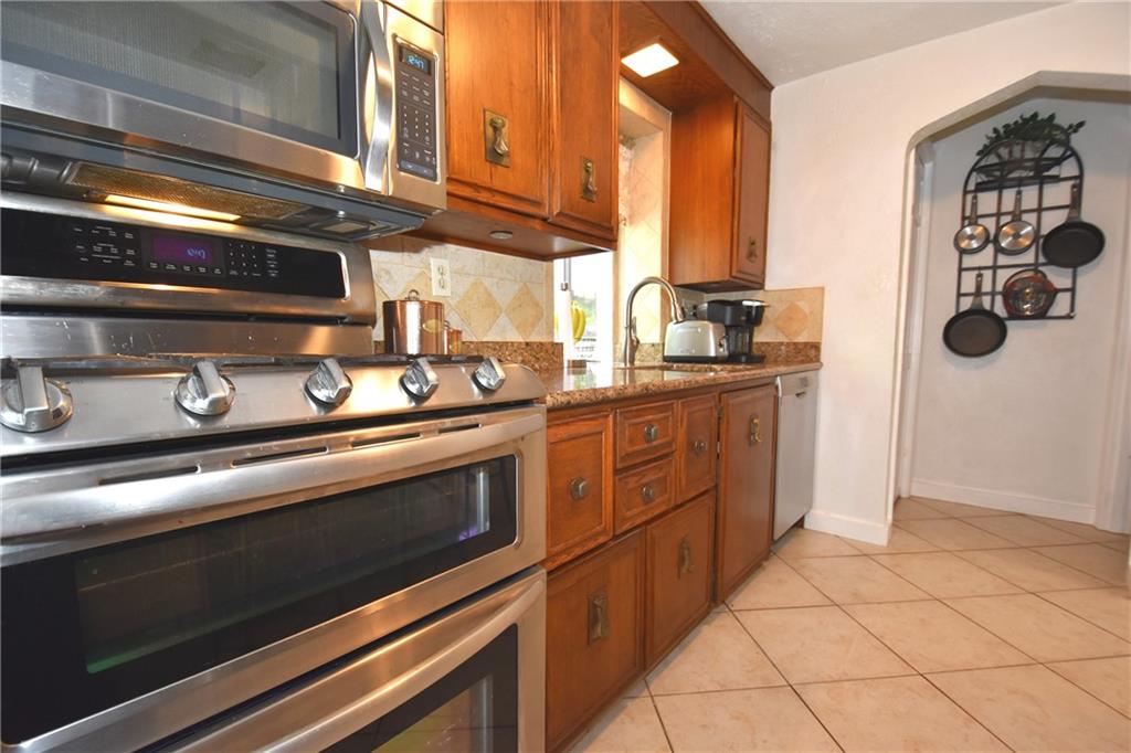 541 Haverhill Road Pittsburgh, PA 15228 - Photo 20 of 28 a kitchen with granite countertop a stove and a sink