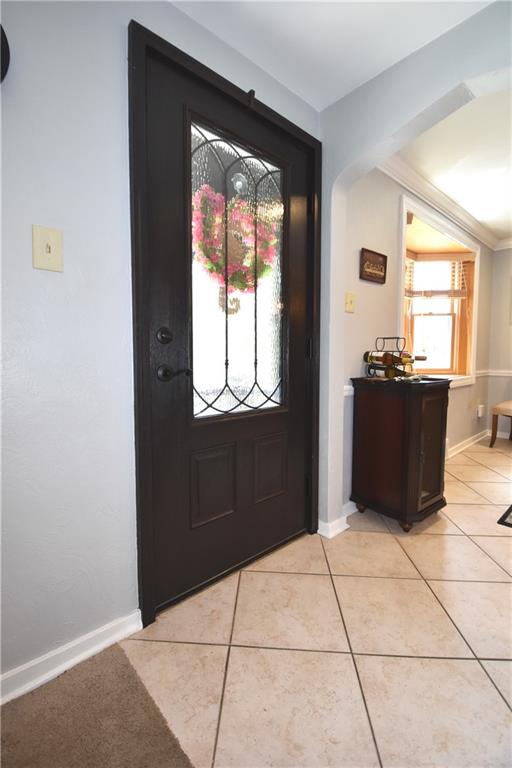 541 Haverhill Road Pittsburgh, PA 15228 - Photo 2 of 28 a living room with furniture and window