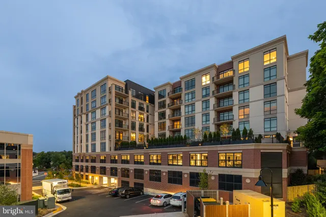$1,624,900 | 6718 Lowell Avenue, Unit 604, McLean, VA 22101