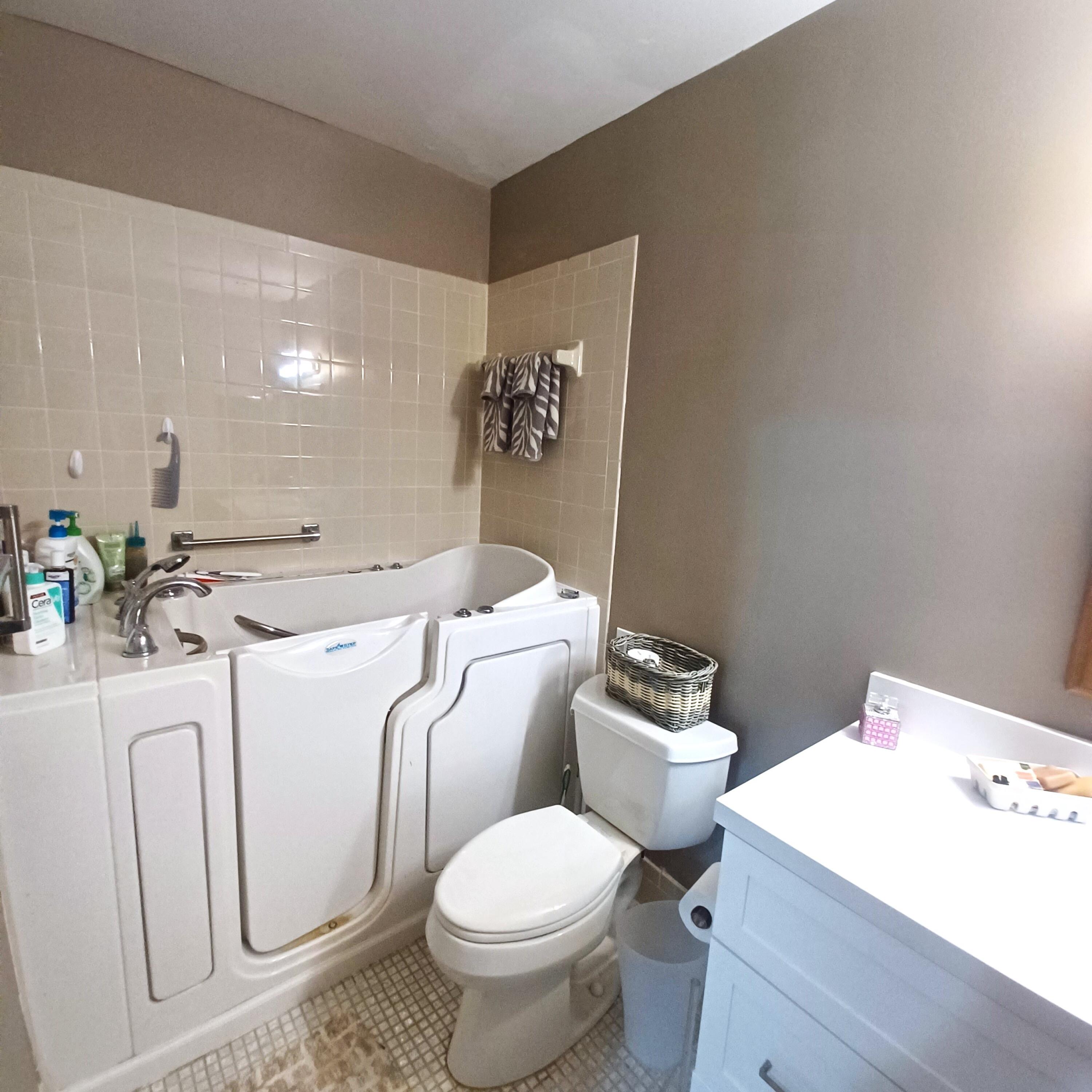 5070 Nesting Way, Unit B Delray Beach, FL 33484 - Photo 19 of 30 20250303_131803