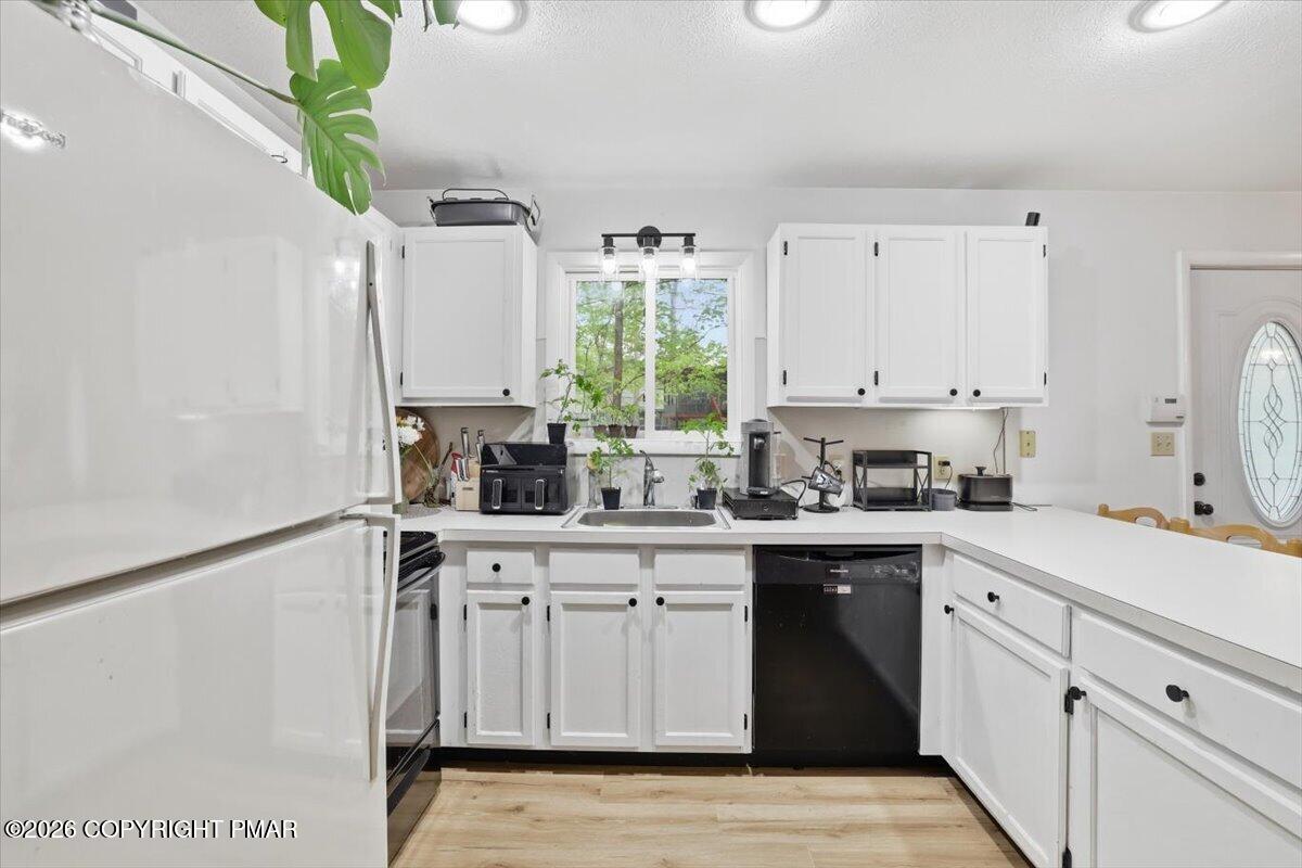 126 Dunchurch Drive Bushkill, PA 18324 - Photo 6 of 34 a kitchen with a sink cabinets and window