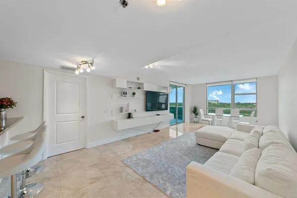 $4,100 | 2641 North Flamingo Road, Unit 901N, Sunrise, FL 33323