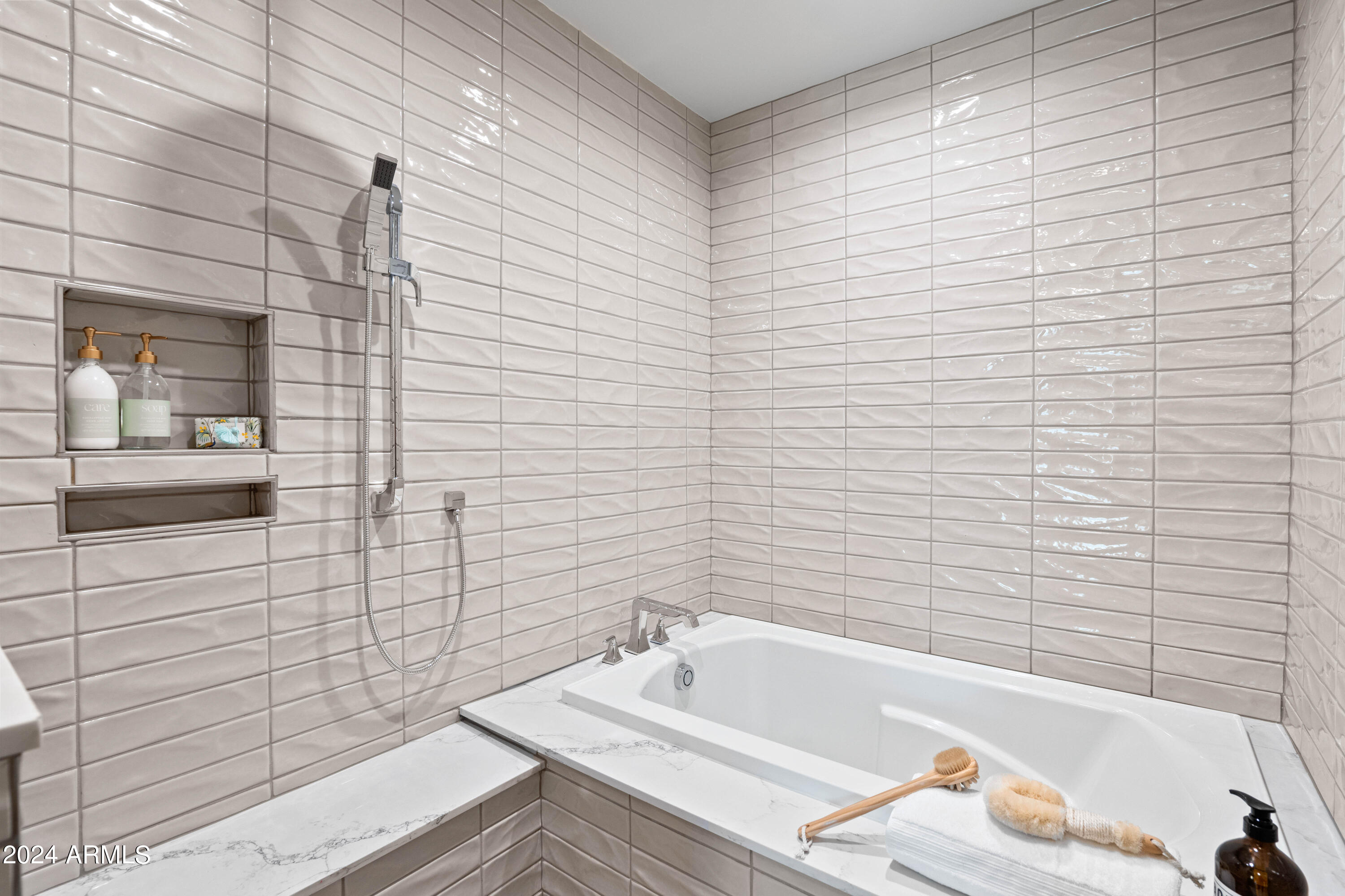 4240 East Camelback Road, Unit 413 Phoenix, AZ 85018 - Photo 7 of 27 Primary Wet Bath