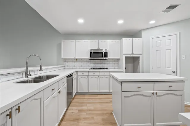 $2,300 | 1511 Leadenhall Circle, Channelview, TX 77530