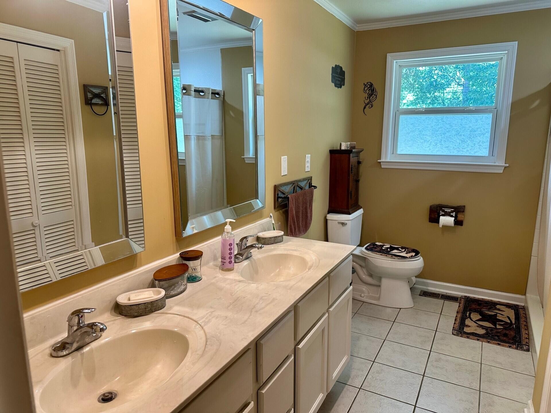 449 York Road Ocoee, TN 37361 - Photo 12 of 26 a bathroom with a sink and a mirror