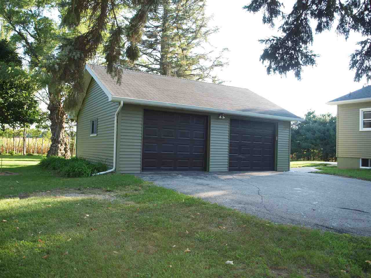 12281 West Mount Morris Road Flushing, MI 48433 - Photo 4 of 39 50055582-3.JPG