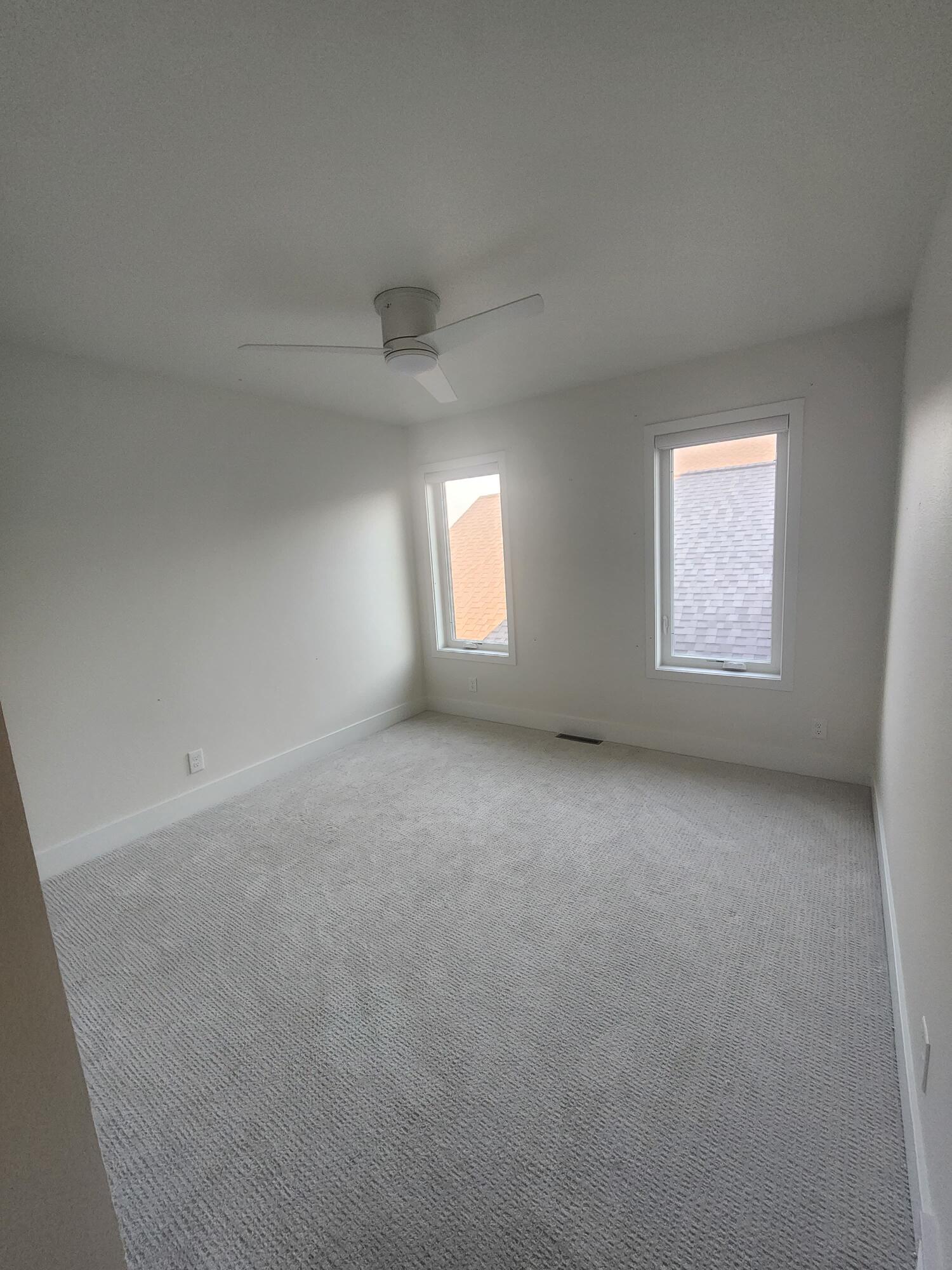 4216 East Cypress Place Oak Creek, WI 53154 - Photo 7 of 23 18535d51-aa41-468a-9538-6ea2cba364b6