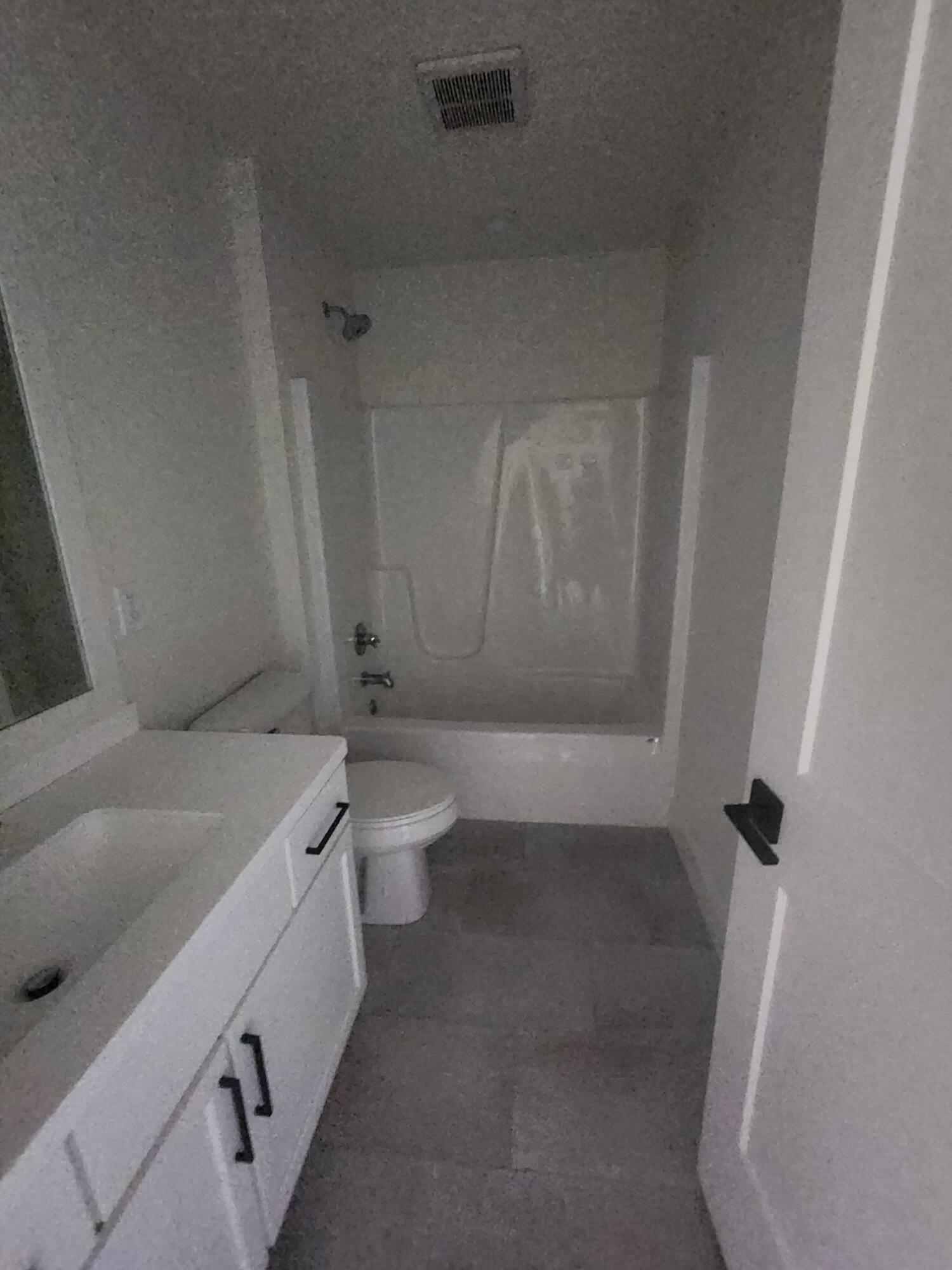 4216 East Cypress Place Oak Creek, WI 53154 - Photo 10 of 23 569c4a2d-89c4-4642-8260-b478fecccd7e