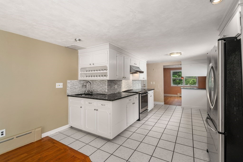 37 Chandler Road Malden, MA 02148 - Photo 5 of 42 Gallery Image 5