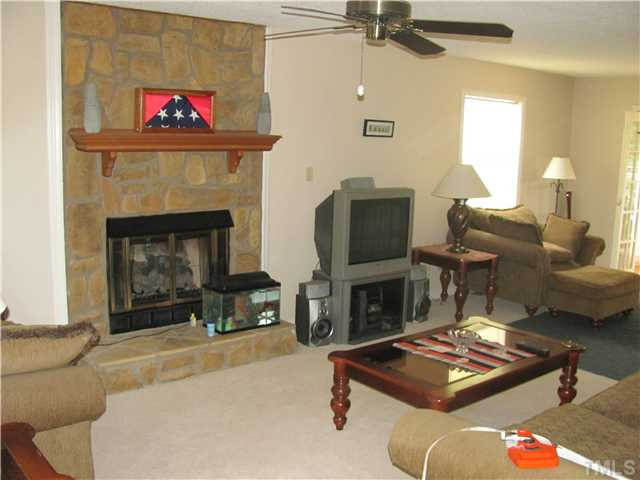 4009 Wheaton Road Durham, NC 27704 - Photo 5 of 7 Living Room