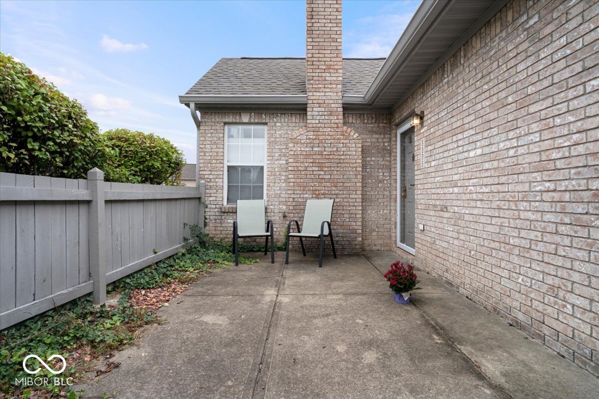 5965 Quail Run Court Indianapolis, IN 46237 - Photo 2 of 32