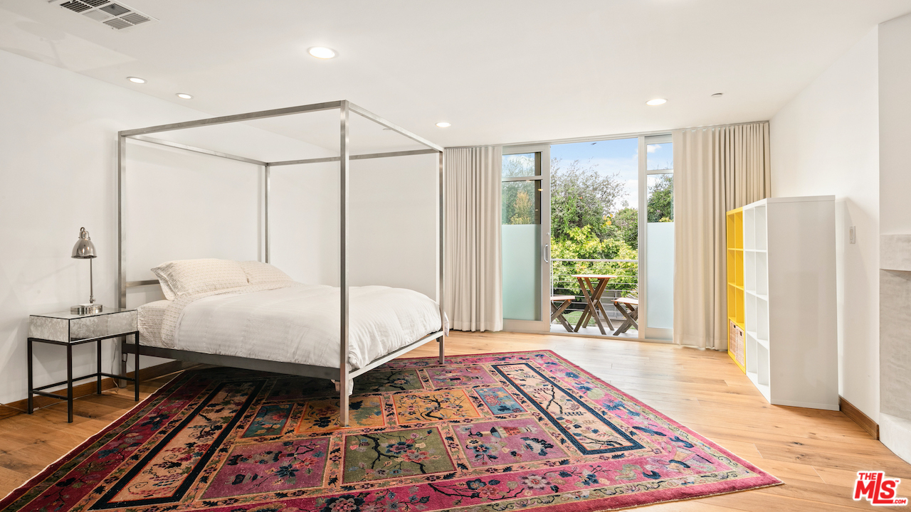 512 Brooks Avenue, Unit 4 Venice, CA 90291 - Photo 12 of 25 a bed room with a bed and a window