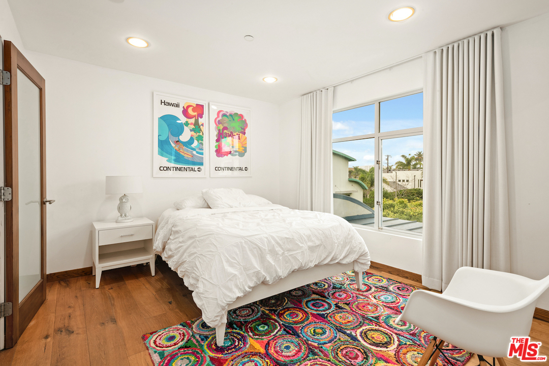512 Brooks Avenue, Unit 4 Venice, CA 90291 - Photo 20 of 25 a bed room with a bed and a chair