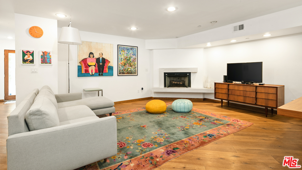 512 Brooks Avenue, Unit 4 Venice, CA 90291 - Photo 4 of 25 a living room with furniture and a flat screen tv