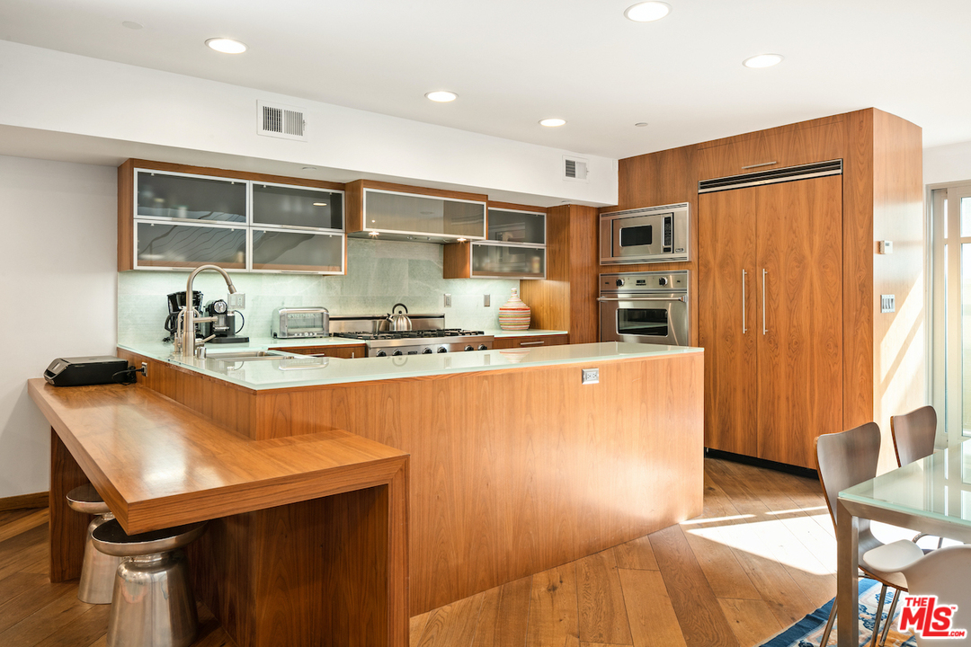 512 Brooks Avenue, Unit 4 Venice, CA 90291 - Photo 8 of 25 a room with wooden floor and furniture