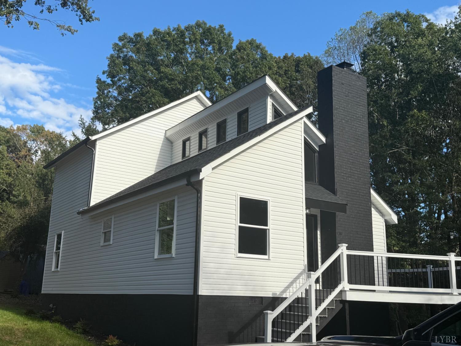 a view of house with a yard