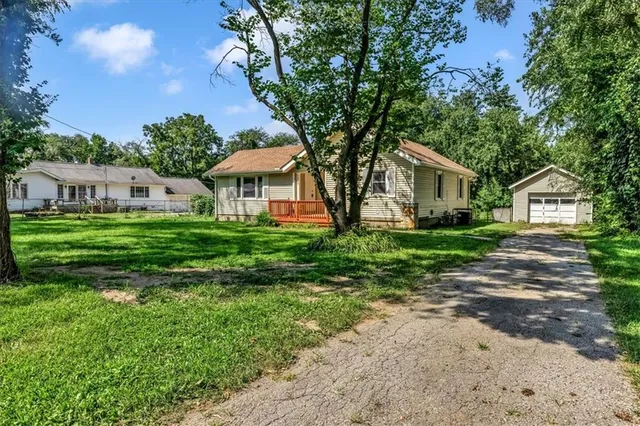 $220,000 | 5330 Northwest Waukomis Drive, Kansas City, MO 64151