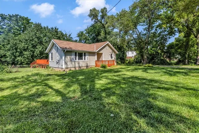 $220,000 | 5330 Northwest Waukomis Drive, Kansas City, MO 64151