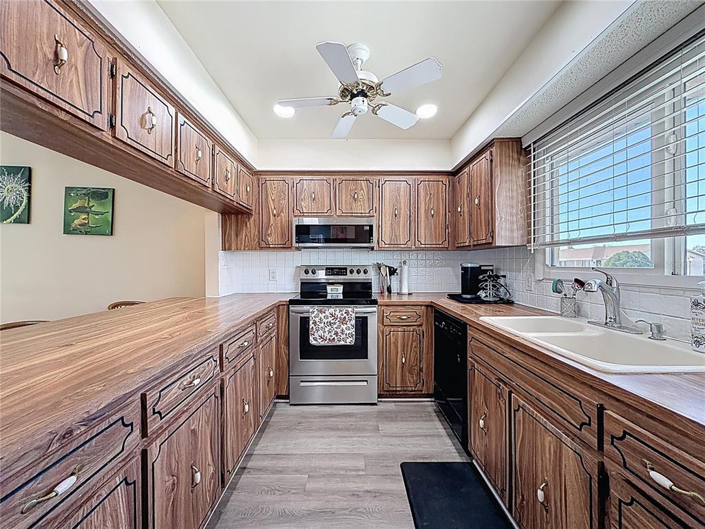 9961 Eagles Point Circle, Unit 4 Port Richey, FL 34668 - Photo 3 of 34