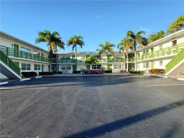 $7,000 | 975 9th Avenue South, Unit 5, Naples, FL 34102