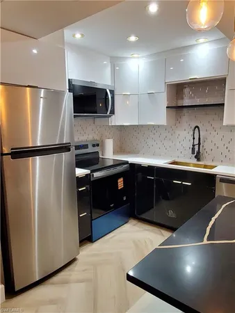 $2,500 | 975 9th Avenue South, Unit 5, Naples, FL 34102