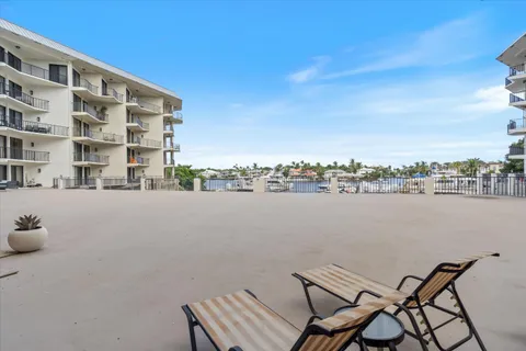 $990,000 | 1035 South Federal Highway, Unit 211, Delray Beach, FL 33483