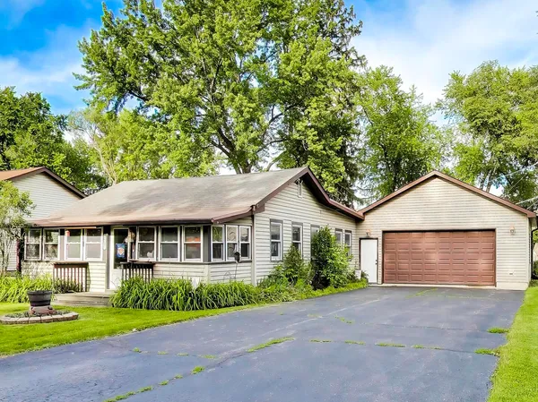 $219,000 | 2516 Bittersweet Avenue, McHenry, IL 60051