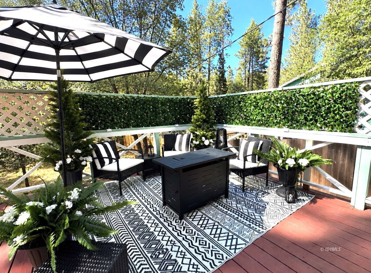 53480 Tollgate Road Idyllwild, CA 92549 - Photo 17 of 26 a view of sitting space with furniture