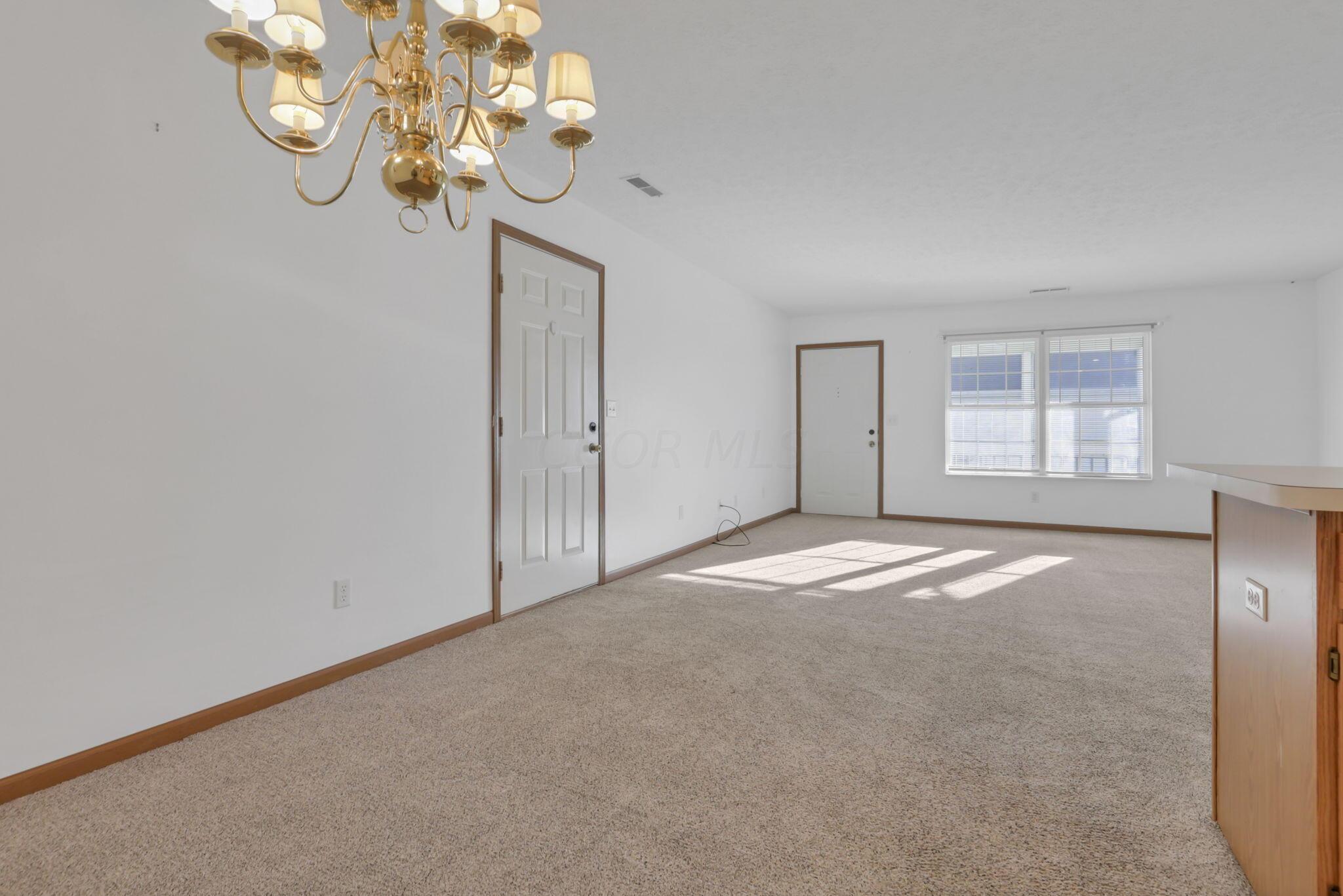 265 Goose Pond Road, Unit B Newark, OH 43055 - Photo 13 of 37 Dining area