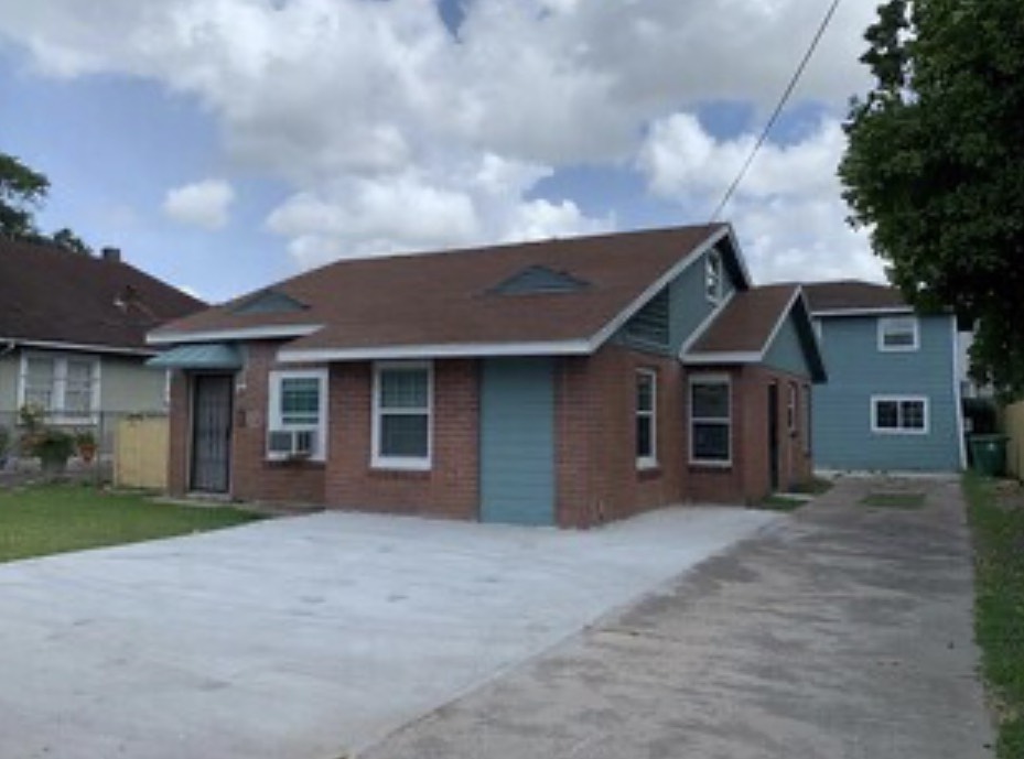 207 Frawley Street Houston, TX 77009 - Photo 1 of 9