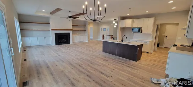 $558,000 | 1447 Guilford Place, Troy, IL 62294