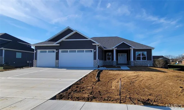 $558,000 | 1447 Guilford Place, Troy, IL 62294