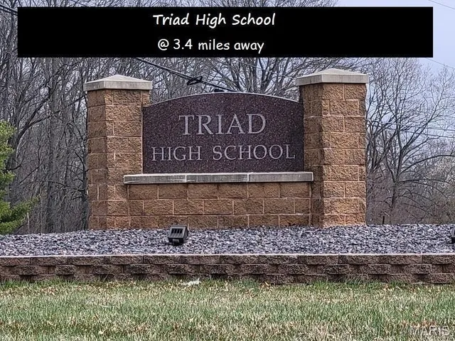 $558,000 | 1447 Guilford Place, Troy, IL 62294