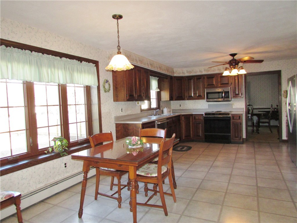 394 Woodland Road Woonsocket, RI 02895 - Photo 5 of 27