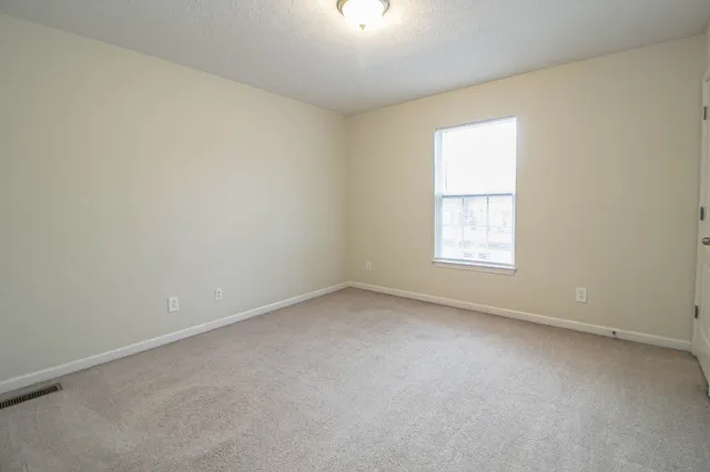 $880 | 916 Charlotte Street, Unit A, Clarksville, TN 37040