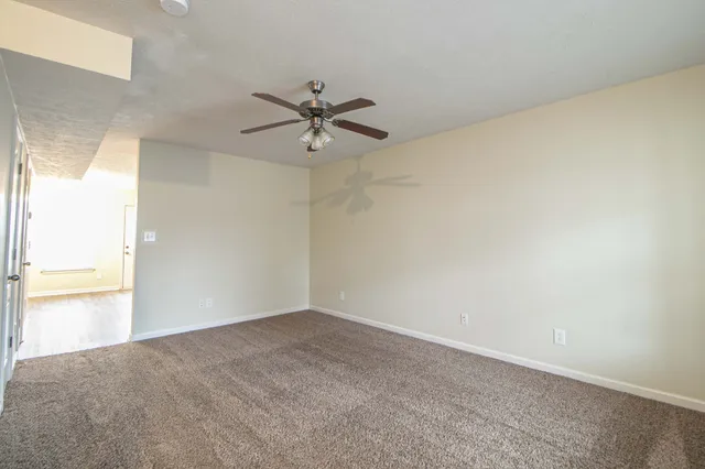 $880 | 916 Charlotte Street, Unit A, Clarksville, TN 37040