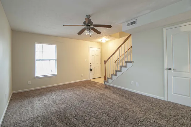 $880 | 916 Charlotte Street, Unit A, Clarksville, TN 37040