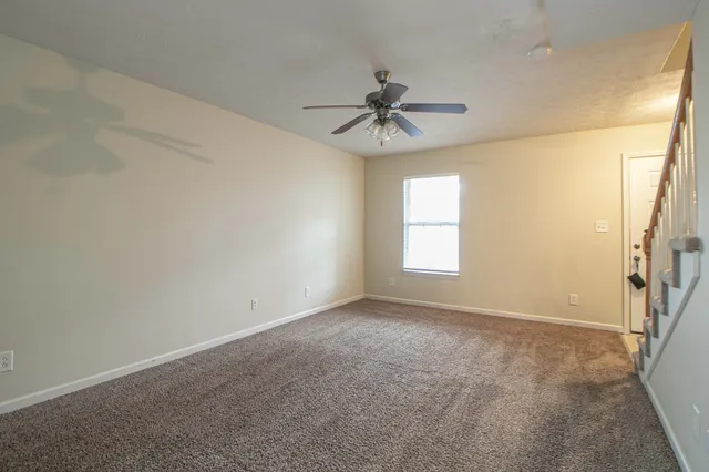 $880 | 916 Charlotte Street, Unit A, Clarksville, TN 37040