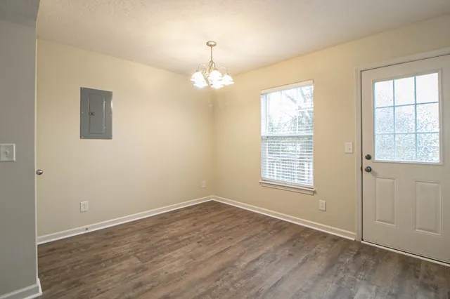 $880 | 916 Charlotte Street, Unit A, Clarksville, TN 37040