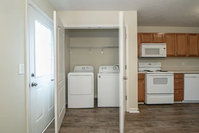 $880 | 916 Charlotte Street, Unit A, Clarksville, TN 37040