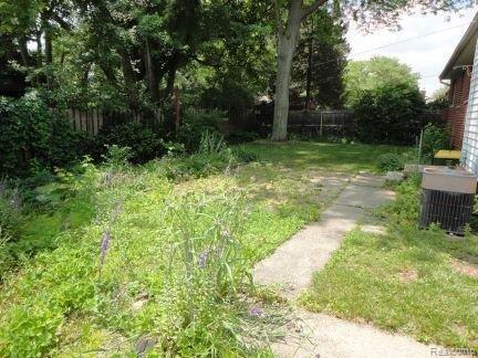 1013 West Webster Road Royal Oak, MI 48073 - Photo 10 of 10 Yard.JPG