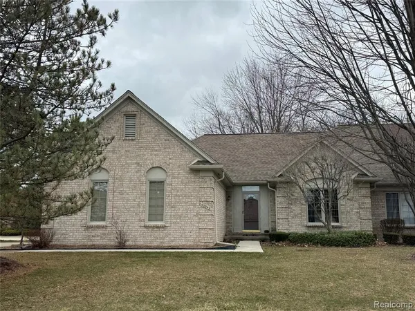 $2,300 | 40342 Riverbend Drive, Sterling Heights, MI 48310