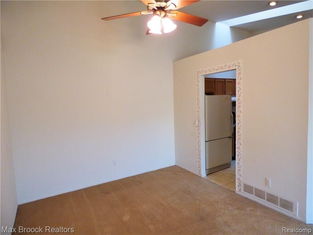 22102 Edgewater Novi, MI 48375 - Photo 11 of 26 P1030039.JPG